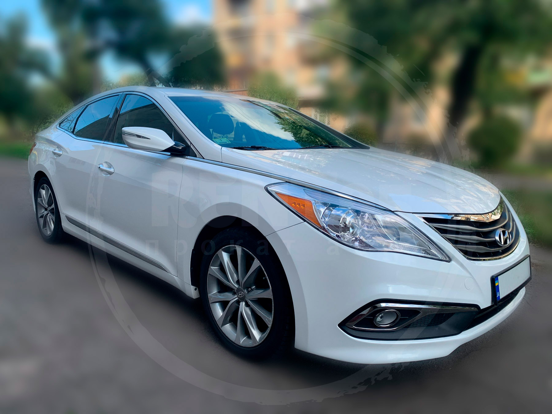 Rent Hyundai Azera